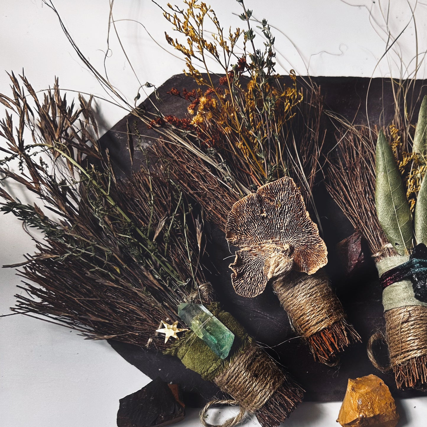 RUSTIC CINNAMON BROOM