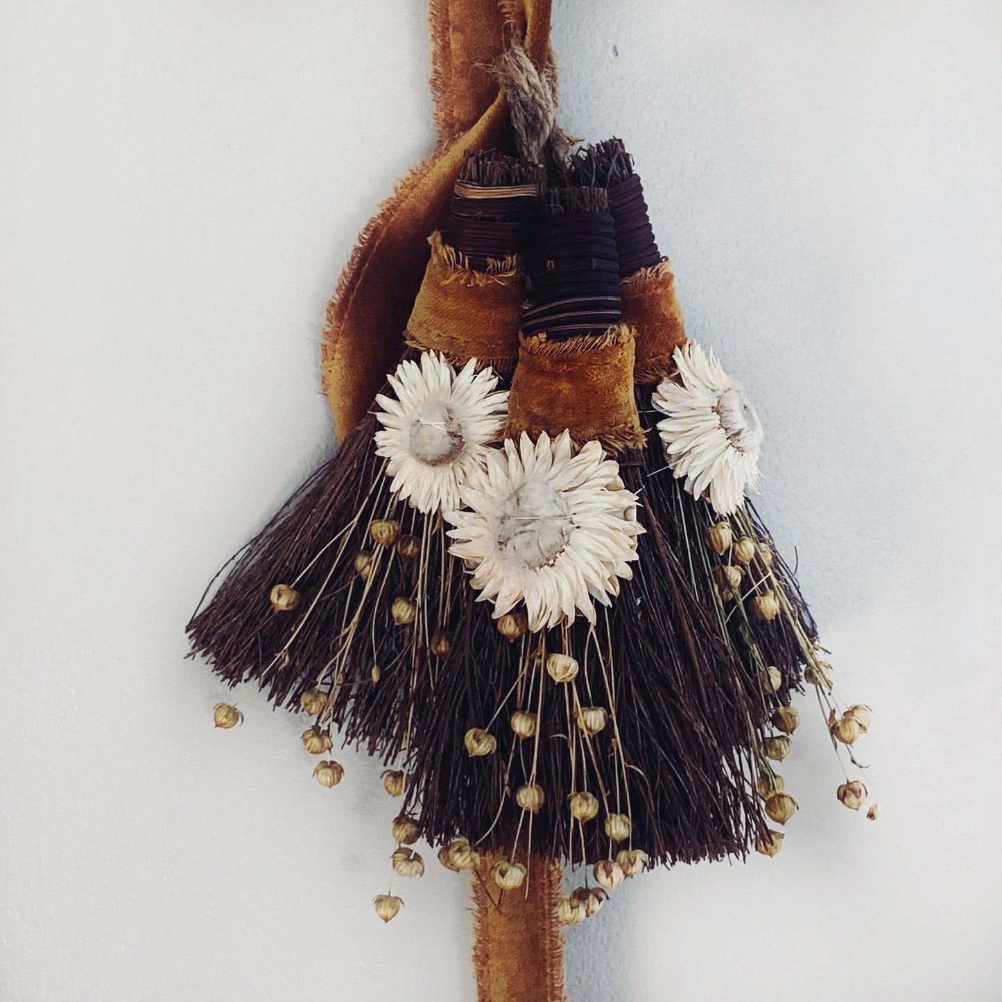 CINNAMON BROOM + Vintage White Strawflower