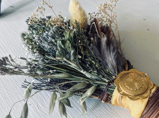 FLORAL CINNAMON BROOM