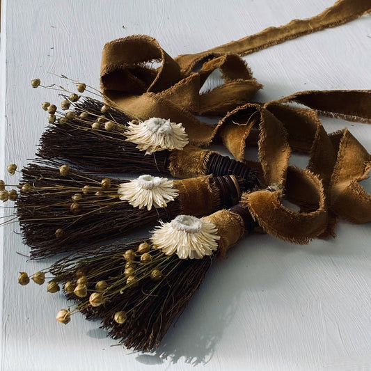 CINNAMON BROOM + Vintage White Strawflower