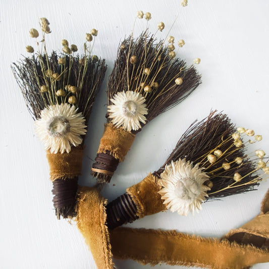 CINNAMON BROOM + Vintage White Strawflower