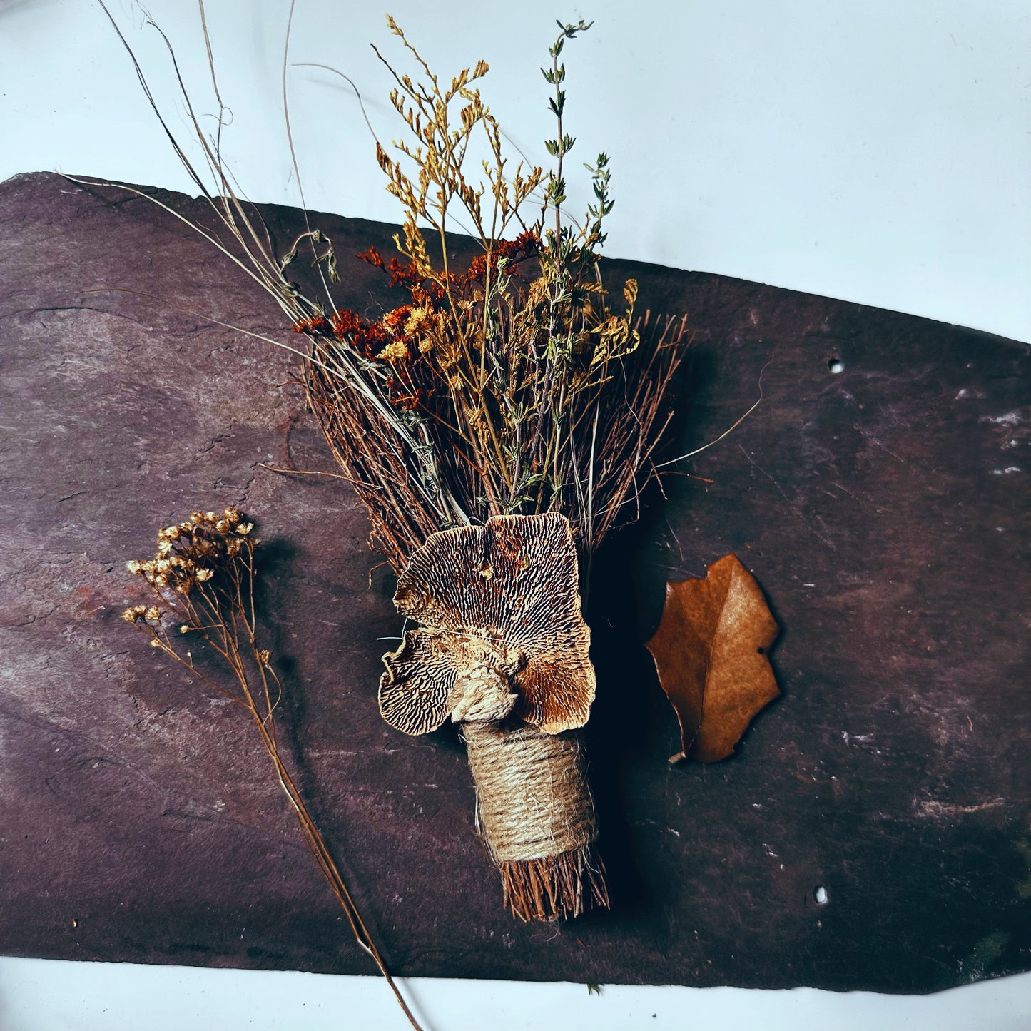 RUSTIC CINNAMON BROOM