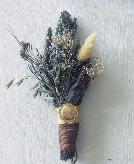 FLORAL CINNAMON BROOM