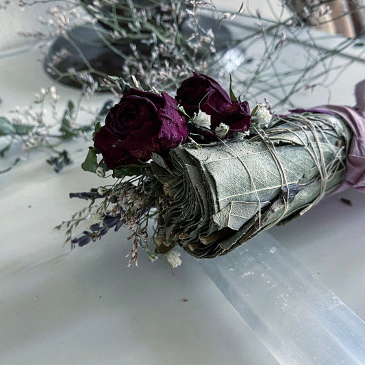 Smoke Cleansing Bundle with Eucalyptus+Selenite
