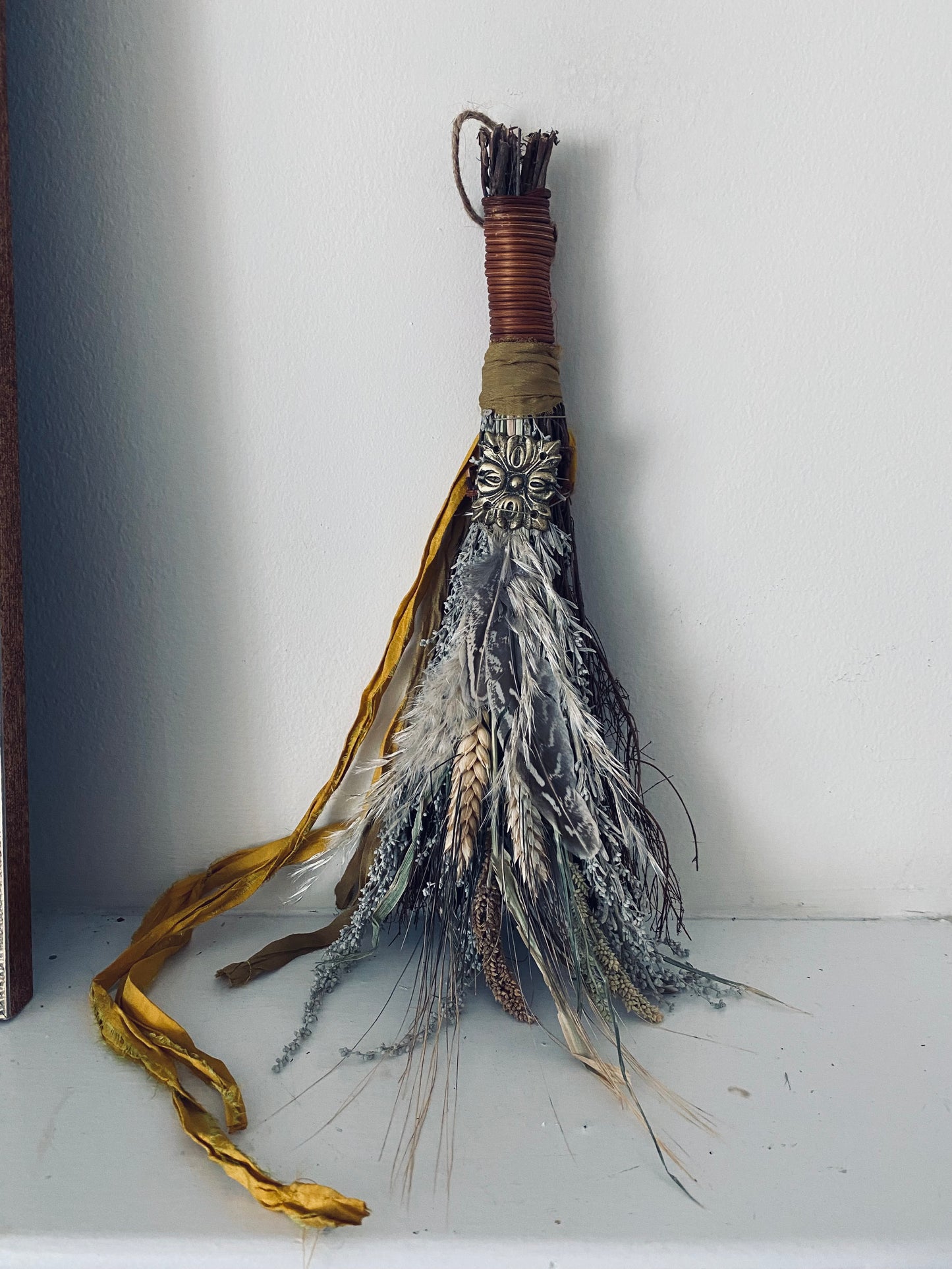 RUSTIC CINNAMON BROOM