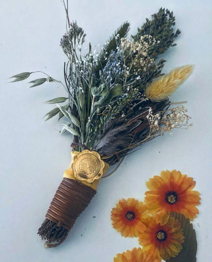 FLORAL CINNAMON BROOM